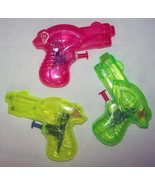 12 asst COLOR 4 INCH SQUIRT GUN PISTOLS play toy water guns hand squirte... - $141.97 MXN