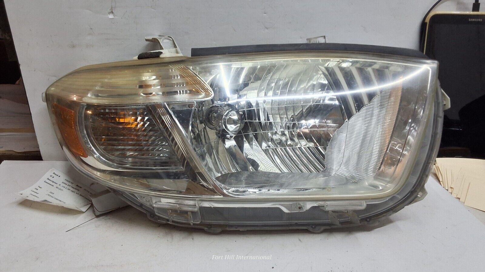 08 09 10 Toyota Highlander right passenger side headlight assembly without sport - $49.49