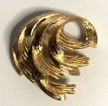 Vintage Monet Brooch Gold Tone Brushed Pin Swirl Ribbon Statement  - £13.99 GBP