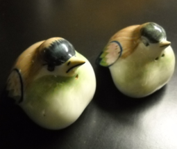 Bird Salt and Pepper Shakers Abstract Design Made in Thailand Blues Gree... - $10.99