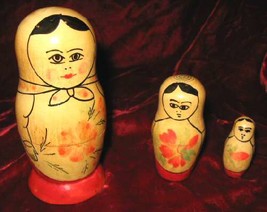 Set of 3 Nesting Wooden Figurine Dolls USSR Russian - £13.04 GBP