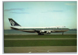 Air New Zealand B747 219B at Auckland Airplane Postcard - $9.89