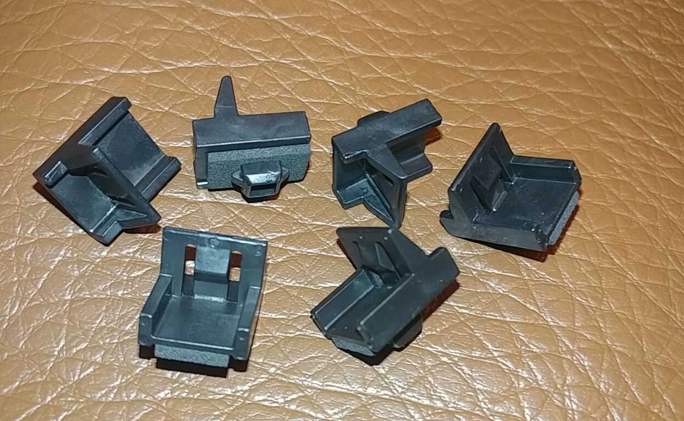 Mitsubishi Pajero/Montero 96-99 Windshield panel retainer clips (6pcs) - $86.41