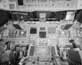 Flight deck of the Space Shuttle Discovery Orbiter Photo Print - £6.92 GBP+