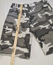 Regal Wear Distressed Camouflage Designed Cargo Shorts Mens Size 38 - $25.00