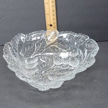 VTG Clear Carnival Indiana Glass Logan Berry Leaves Candy Dish - £6.32 GBP