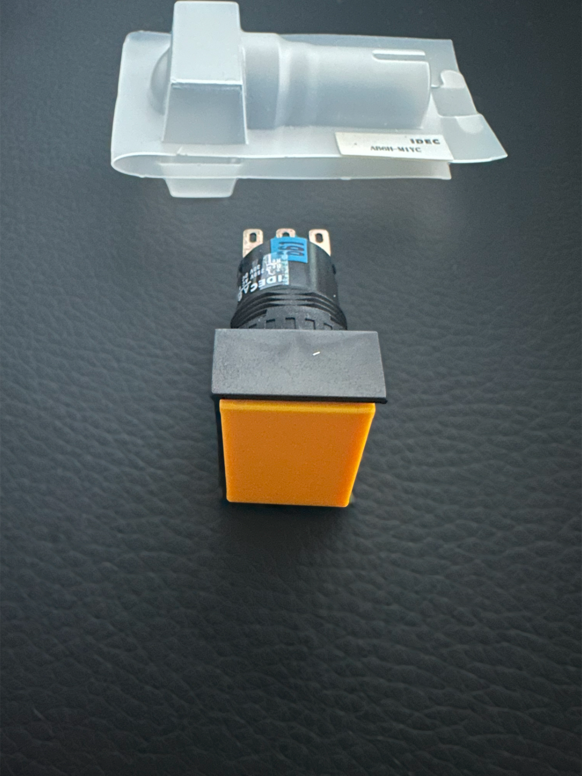 AB6H-M1YC IDEC Rectangular Non-Illuminated Pushbutton Momentary IP40 18x... - $12.80