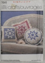 Simplicity Pattern 7065/323 Star Folding Pillows, Wall Hanging & Pot Holders  - $7.95
