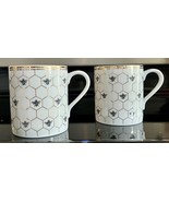 Williams Sonoma Honeycomb Bee Mugs Black And Gold Set Of Two - $506.16 MXN