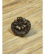 Vintage Gold Tone Small Round Forget Me Not Flower Lapel Hat Tac Pin KG JD - $20.80 CAD