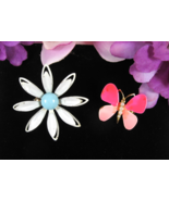 Pair of Vintage ENAMEL PINS Daisy FLOWER &amp; BUTTERFLY Brooches Set of 3 P... - $291.72 MXN