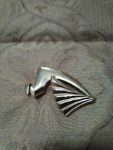 VINTAGE GOLDEN PIN BROOCH SQUIGGLE WITH FAN PLEATED ACCENT - $9.60