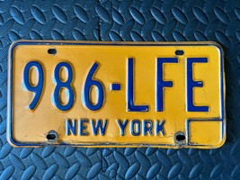 VINTAGE 1970s New York City Empire State Yellow Blue US License Plate 986 LFE - £39.51 GBP