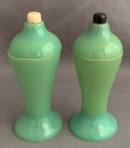 Vintage Carvanite Green Plastic Salt and Pepper Shakers Jadite Art Deco - £11.99 GBP