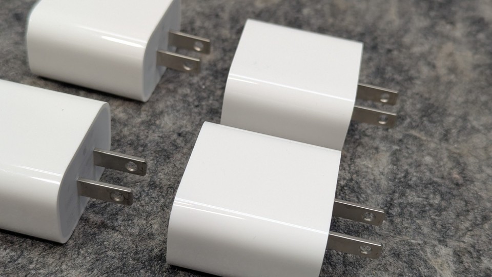 Lot of 4  Apple 20W USB-C Power Adapter iPhone Charger Type C - A2305/A2935 Item image 14
