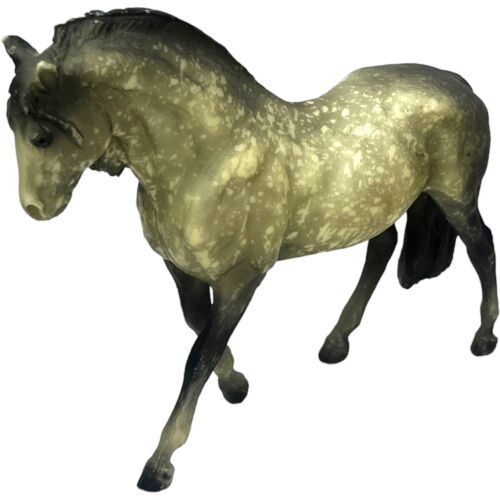 Primary image for Breyer Traditional Horse Toy Light Gray Walking Horse U45