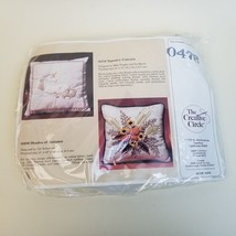 The Creative Circle #0478 Tapestry Unicorn Pillow Embroidery Kit Vintage 1986 - £17.10 GBP