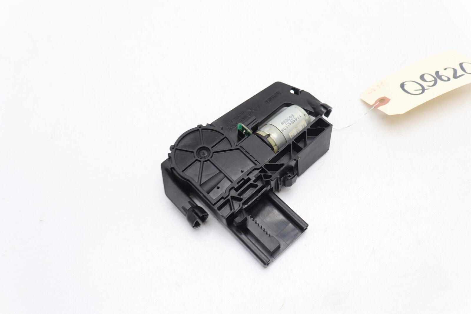03-09 MERCEDES-BENZ W211 E320 FRONT RIGHT PASSENGER SEAT HEADREST MOTOR ... - $38.66