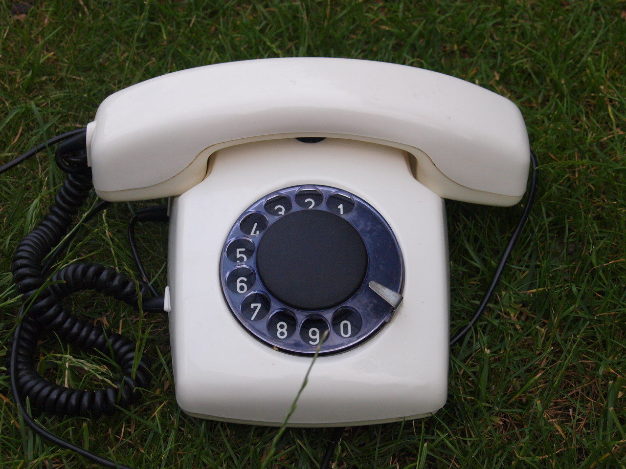 RARE VINTAGE SOVIET RUSSIAN USSR ROTARY DIAL PHONE SPEKTR 3  WHITE COLOR - £31.06 GBP
