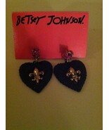 Betsey Johnson Dangling  Hearts Earring NWT - $652.89 MXN