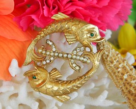 Vintage Pisces Twin Double Fish Brooch Pin Pearls Rhinestones Goldtone - $19.95