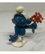 Vintage 1978 Schleich Smurf Holding red flowers PEYP PVC Figurine - $8.25 CAD