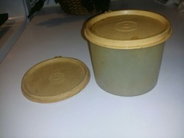 Vintage Tupperware Small Storage Bowl + 2 Lids - £5.51 GBP
