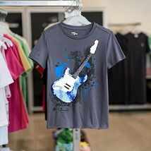 RUMI + RYDER Classic Short Sleeve Graphic Tee EUC guitar Flip sequin - $17.82
