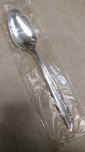 ** NEW ** Brittany Rose by Oneida Wm Rogers teaspoon Silver Plate Oneida LTD - £6.32 GBP