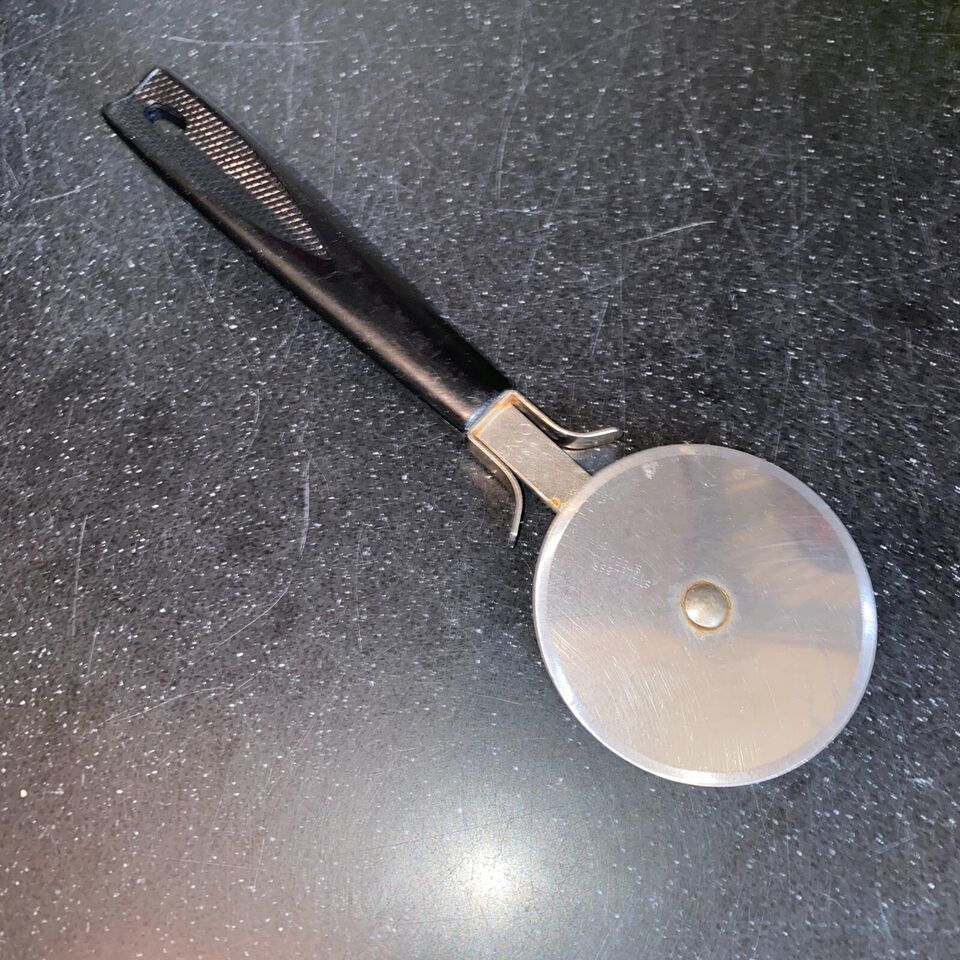 Ekco Pizza Cutter Utensil Black Plastic Handle USA Vintage - $4.74