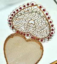 Vintage gold Heart Shaped Metal Wire Mesh Trinket Jewelry Box Hinged Lid - $9.89