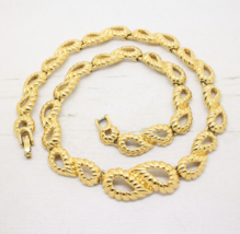 Stylish Vintage Signed Monet Gold Woven Scallop Link Collar NECKLACE Jewellery - £34.44 GBP