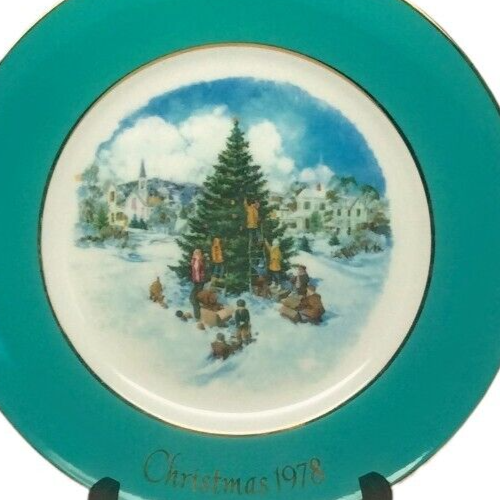 Avon 1978 Christmas Plate Series Sixth Edition Trimming the Tree - $7.99