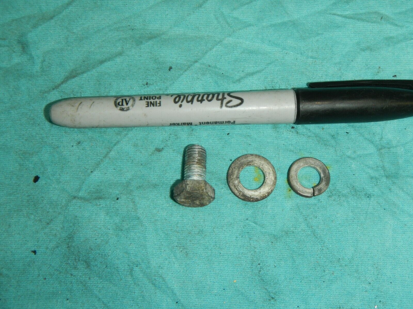 Drive chain guard mount bolt 1979 Harley Davidson Sportster XLH 1000 XL ... - $4.94