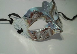 Scallop Metallic Silver Venetian Mardi Gras Masquerade Party Value Mask - £11.41 GBP