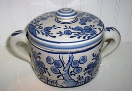 MMA Blue &amp; White Italian Pottery Metropolitan Museum of Art Lidded Dish - £19.70 GBP