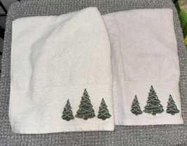 Set of 2 VTG Christmas tree guest hand towels 15 X 25 100% cotton ONE DISCOLORED - £9.65 GBP