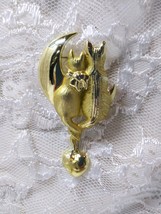 Vintage Sarah Coventry Brooch ~ Two Cats on a Crescent Moon ~ Dangling H... - $15.00