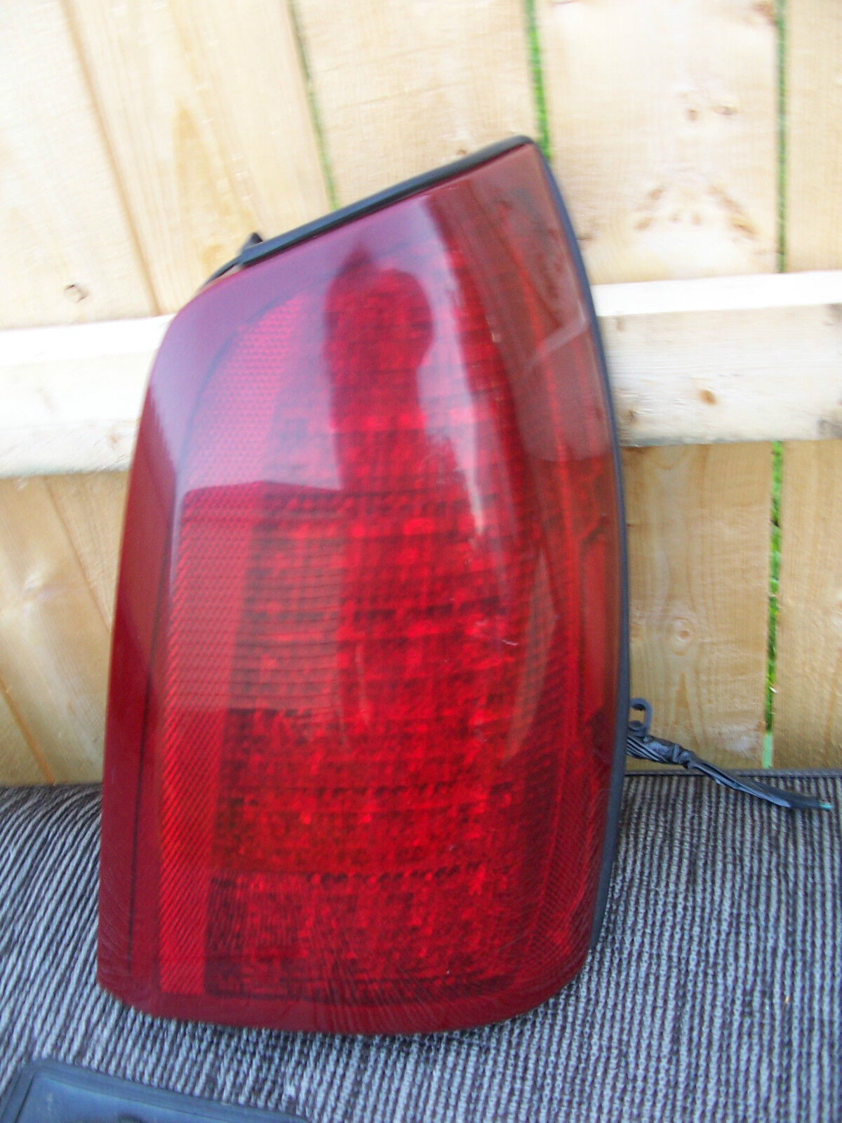 2000 2001 2002 2003 2004 DHS DTS DEVILLE RIGHT TAILLIGHT OEM USED CADILLAC PART - $177.21