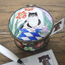 Dining B/W Cat w/ Flowers Enamel Round Stamp Holder / Dispenser (SBX103) - £18.97 GBP