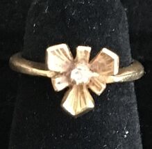 Unique antique 14K gold child&#39;s ring with center diamond - €168,05 EUR