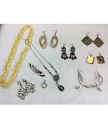 Vintage Jewelry Lot Fashion Jewelry Earrings  Necklace Hair clip - £12.20 GBP