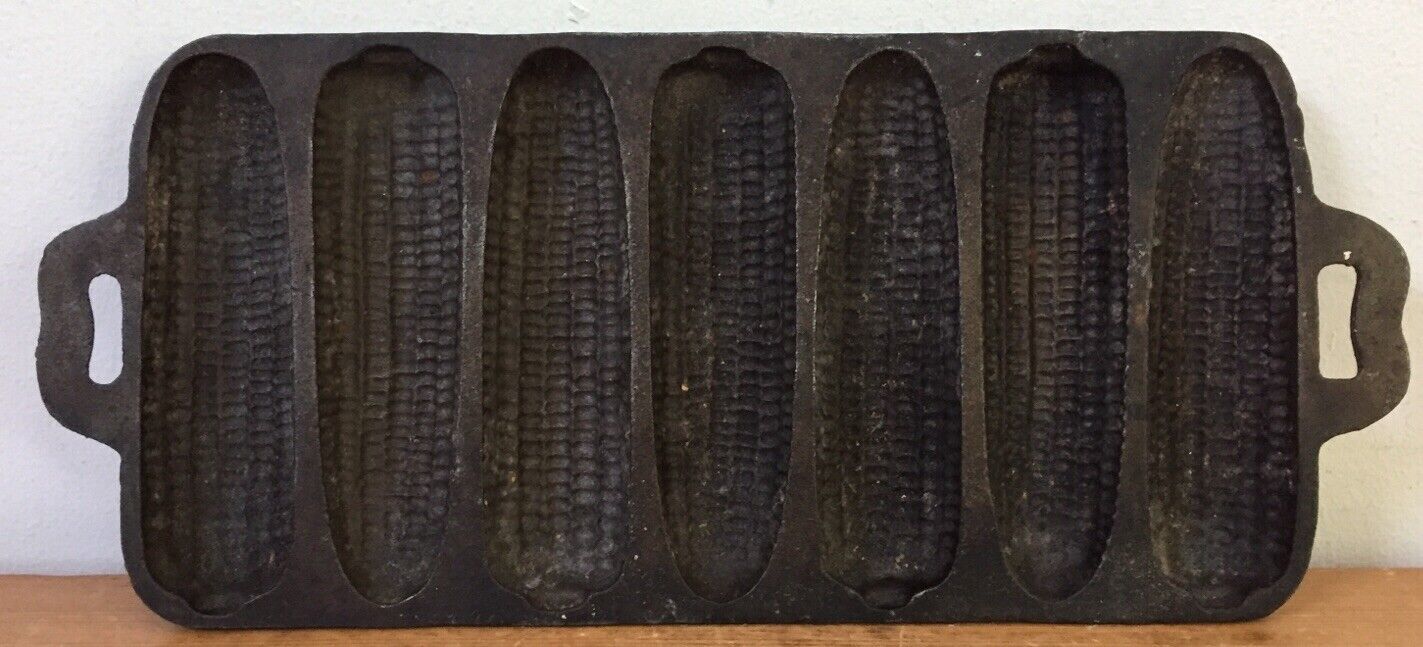 Primary image for Primitive Vintage 7S 26 Cast Iron Cornbread Corn Cob Shaped Muffin Baking Pan