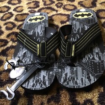Batmam Men&#39;s &quot;GOTHAM CITY&quot; Flip Flops Sandals Shoes Size XL 13/14 - £18.22 GBP