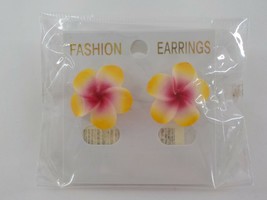 1/2 Inch Kanoa Flower Post Earrings Hawaiian Flower Beach Fashion Jewelry Nip - £7.98 GBP