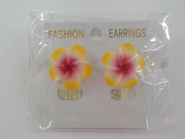 1/2 INCH KANOA FLOWER POST EARRINGS HAWAIIAN FLOWER BEACH FASHION JEWELR... - £8.00 GBP