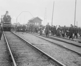 Belgian refugees from Antwerp fleeing to Holland 1914 World War I 8x10 P... - $8.81