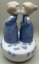 Porcelain Kissing Angels musical figurine   Vintage - £9.38 GBP