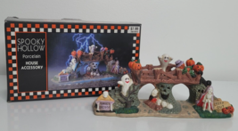 Vintage Spooky Hollow Haunted Bridge Porcelain Halloween Village Ghost Pumpkins - £11.98 GBP