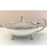 Silver salt shaker 800, new, gr 310.00-
show original title

Original Te... - €790,18 EUR